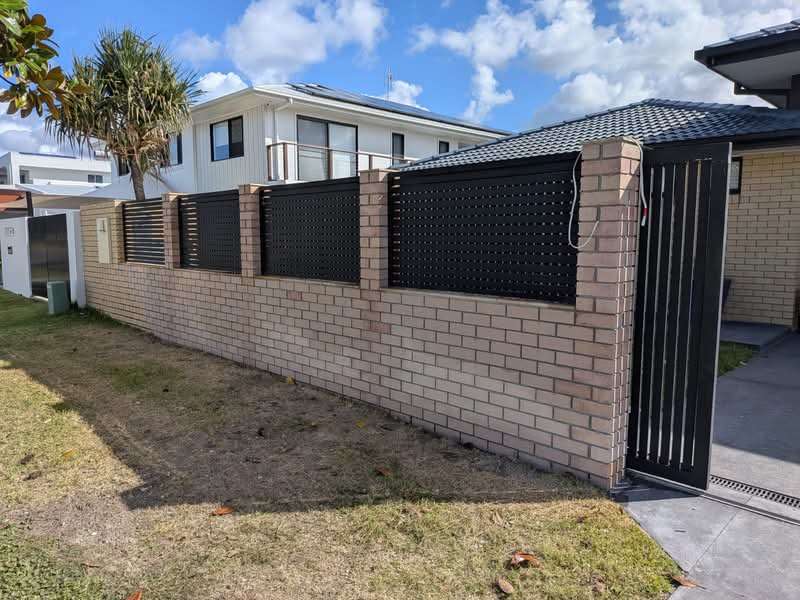 Block front fence with black infill panels built by Gold Coast Pro Bricklayers