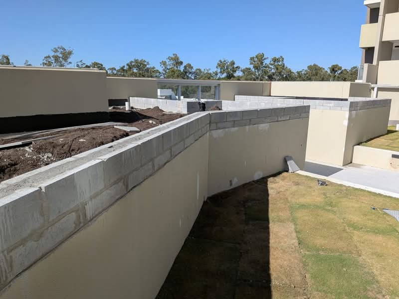 Side-yard block retaining wall on the Gold Coast